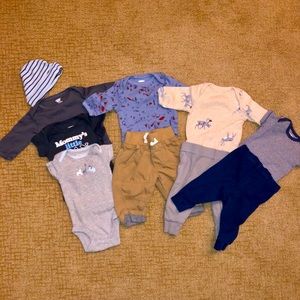 Newborn outfit lot